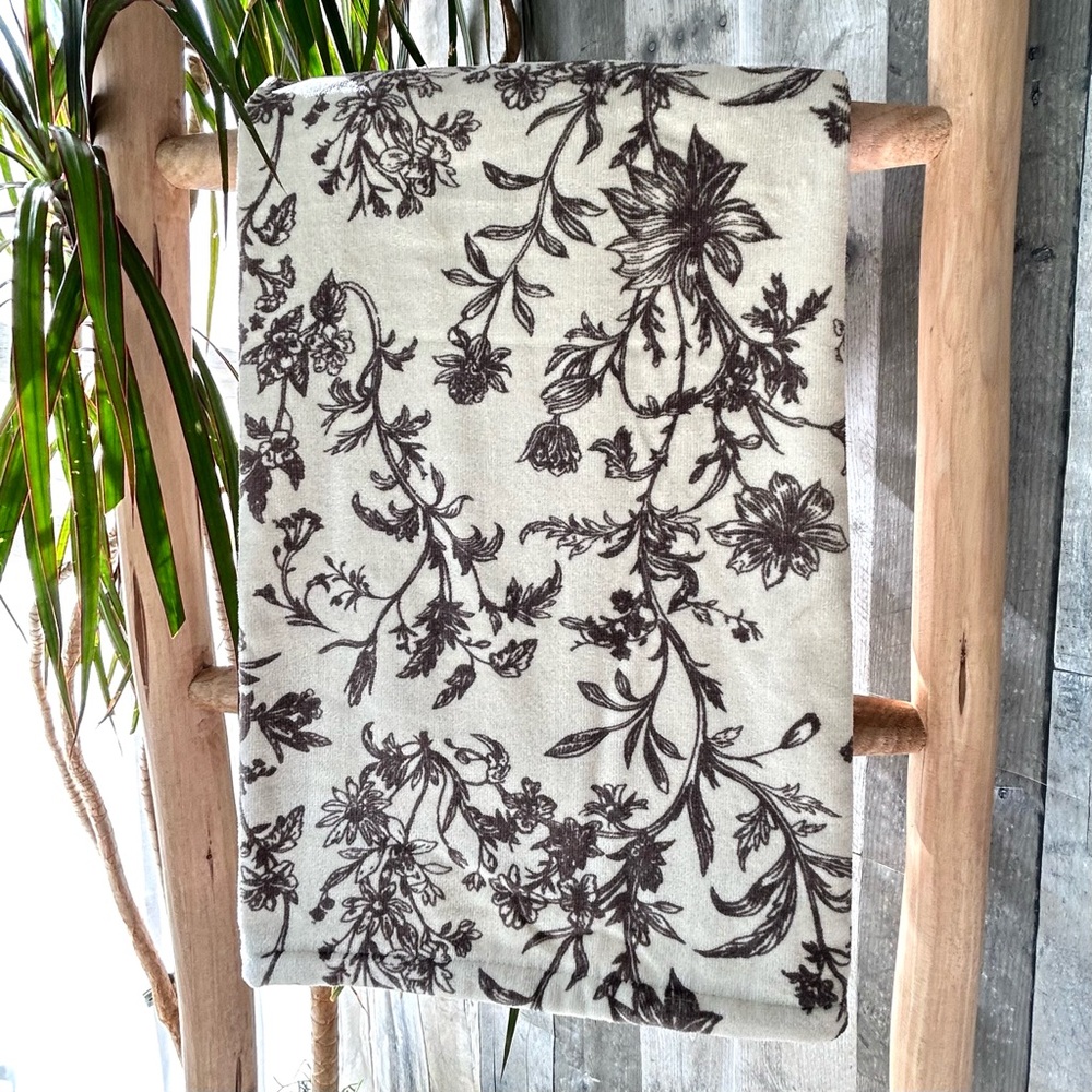 🌴Elegant Deborah Connolly Floral Patterned Soft Bath Towel